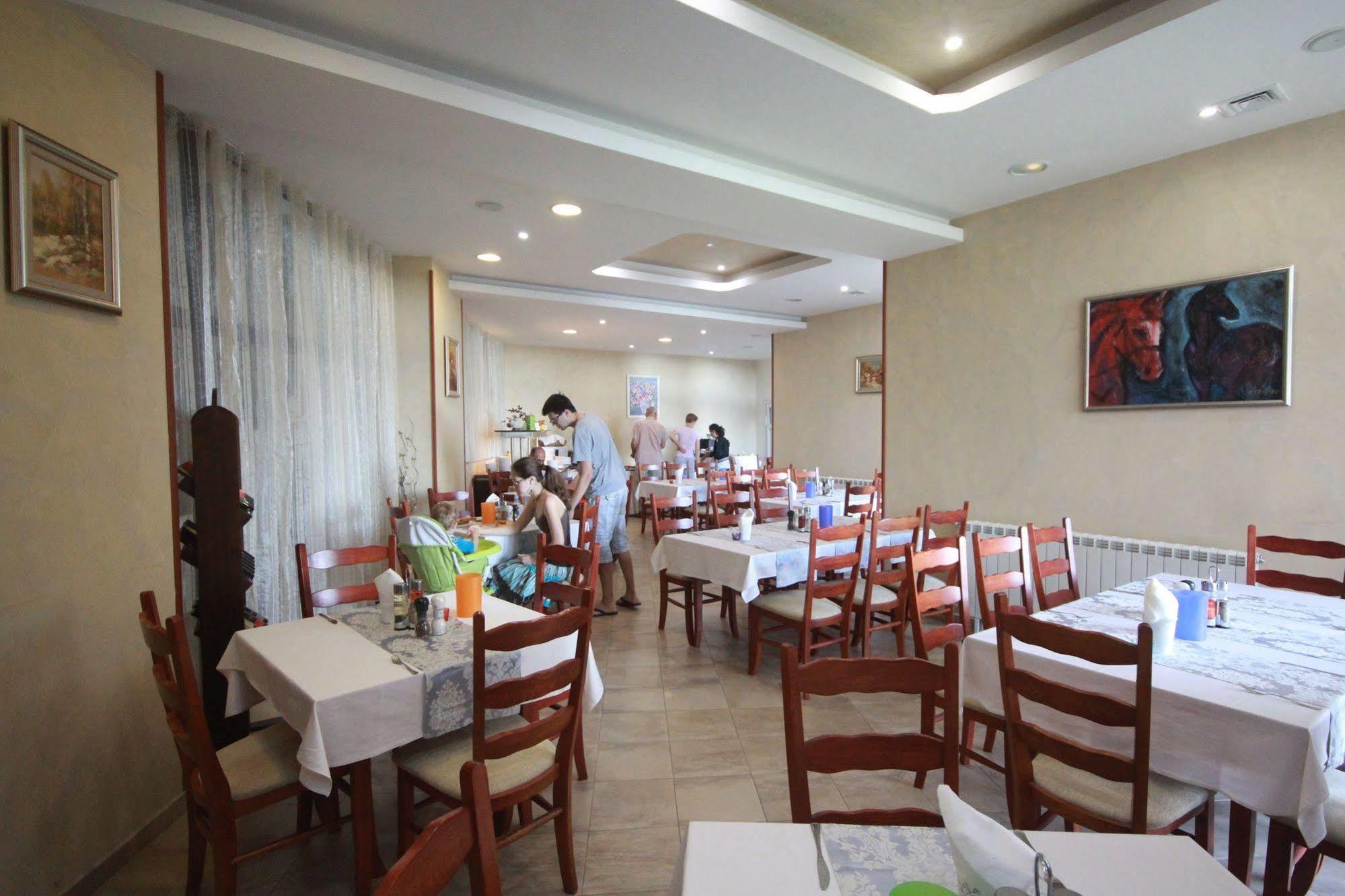 Dafovska Hotel 팜포로보 외부 사진